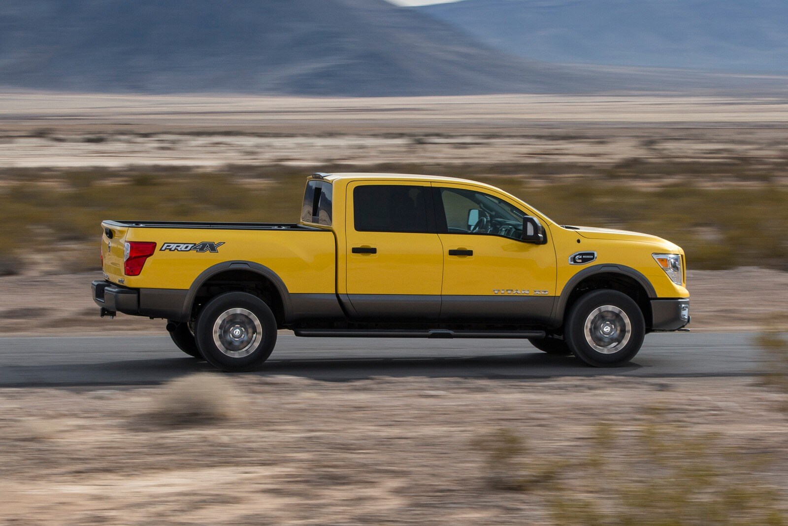 2017 Nissan Titan exterior FQ
