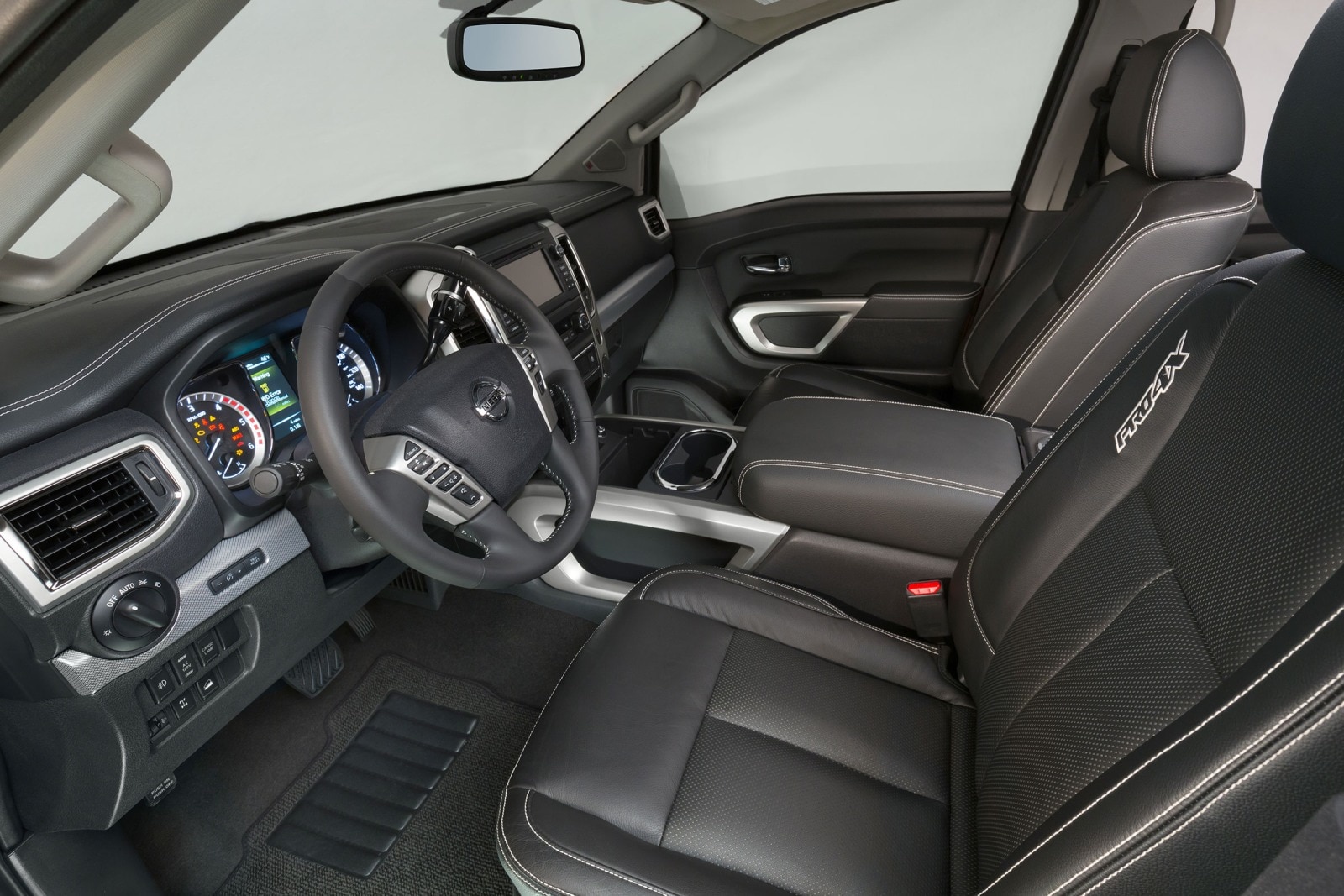 2017 Nissan Titan interior I