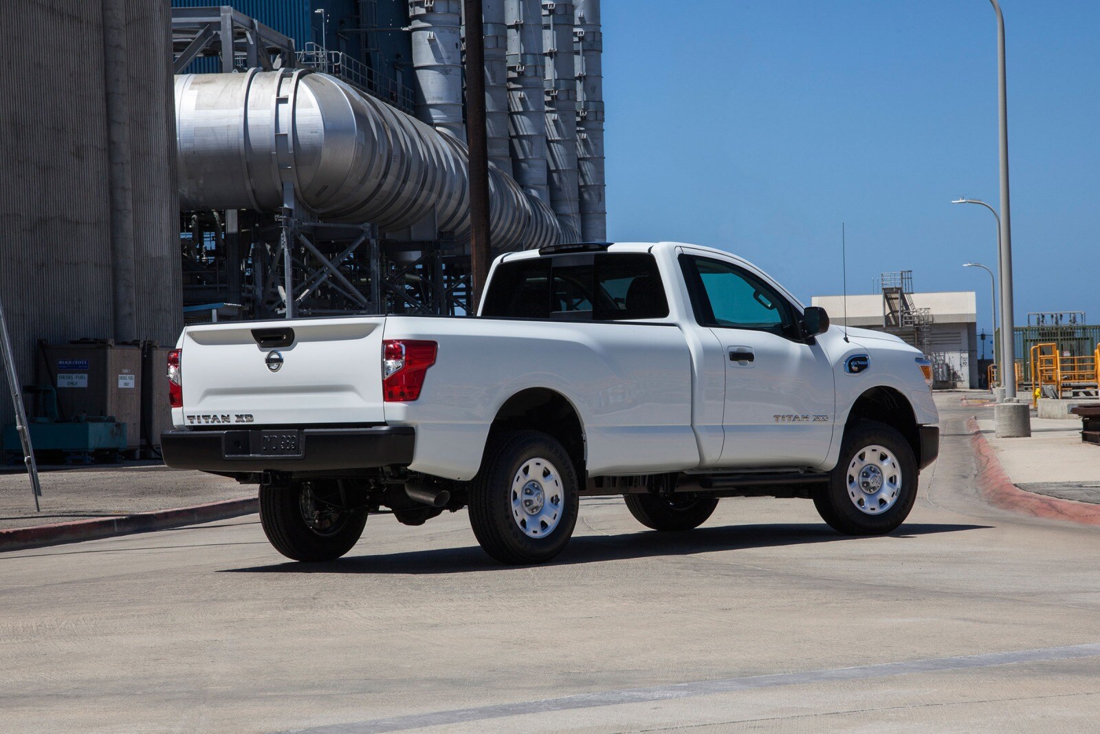 2017 Nissan Titan exterior FQ