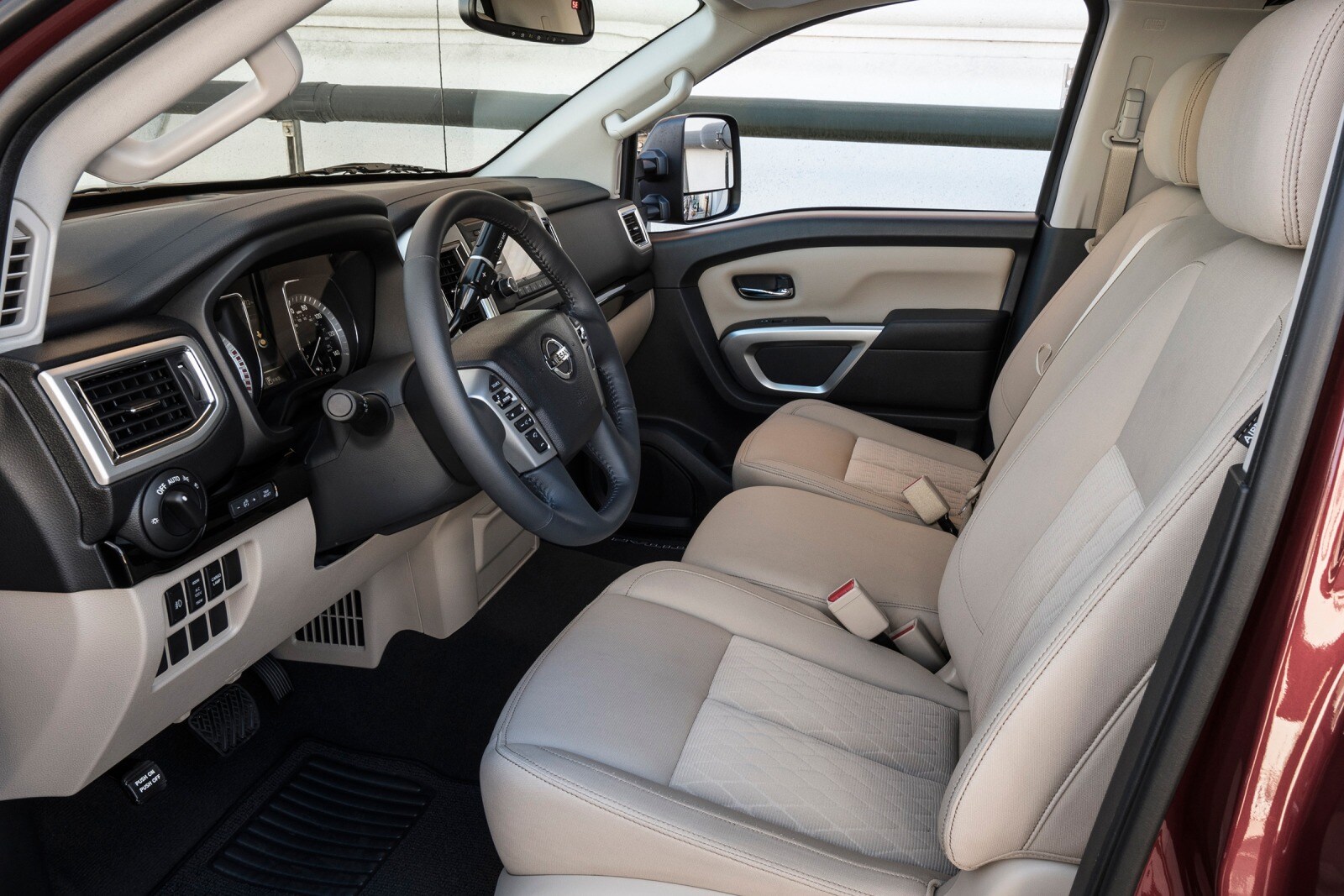 2017 Nissan Titan interior I