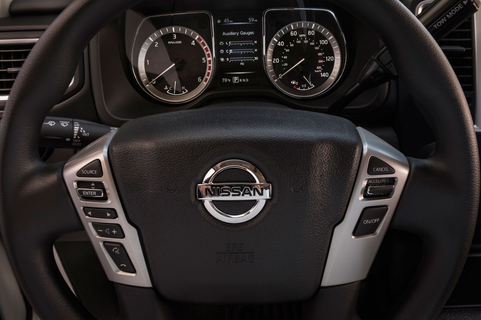 2017 Nissan Titan interior SWD