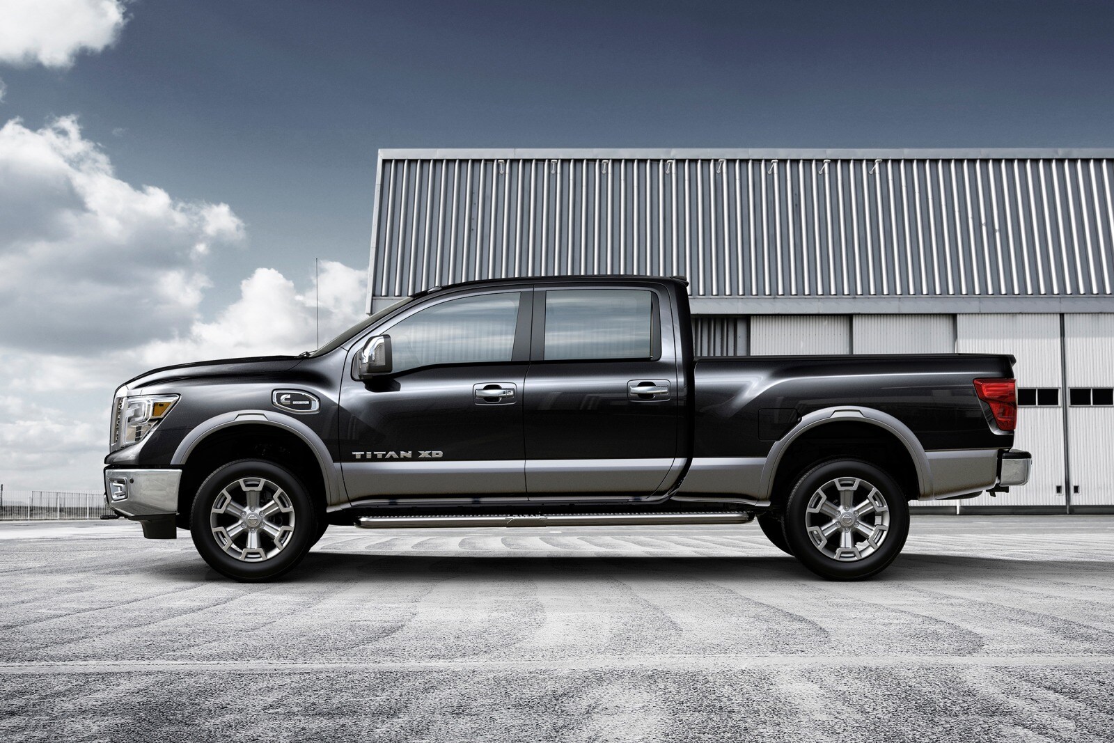 2017 Nissan Titan exterior S