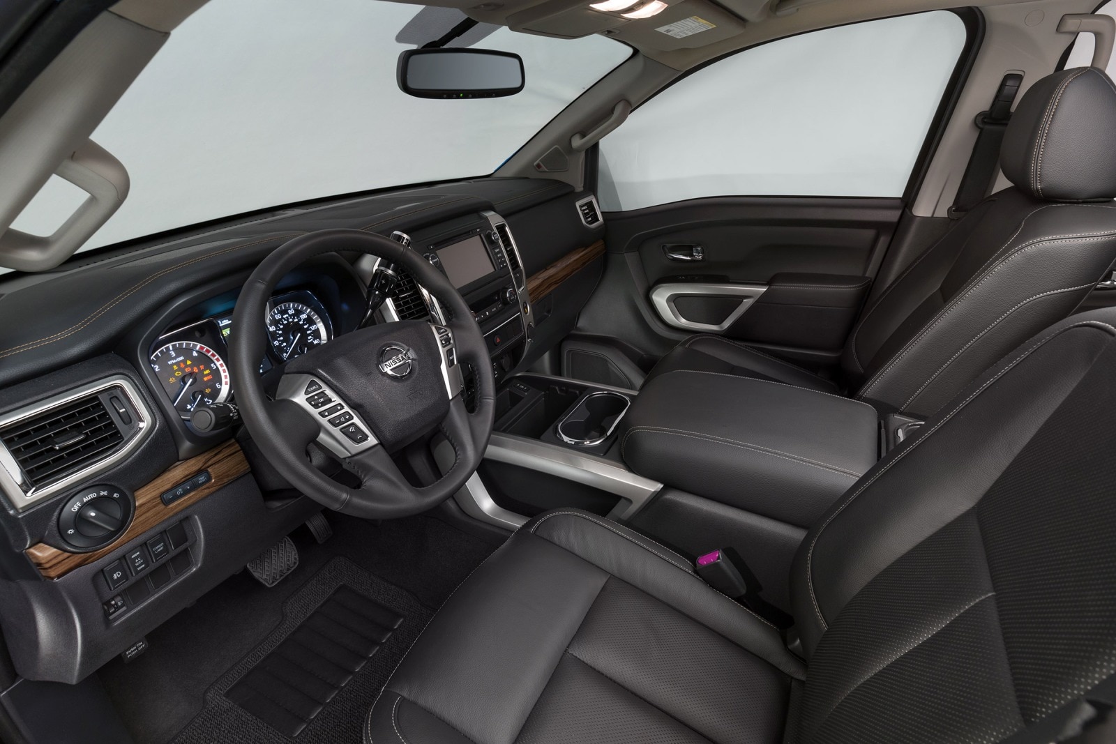 2017 Nissan Titan interior I