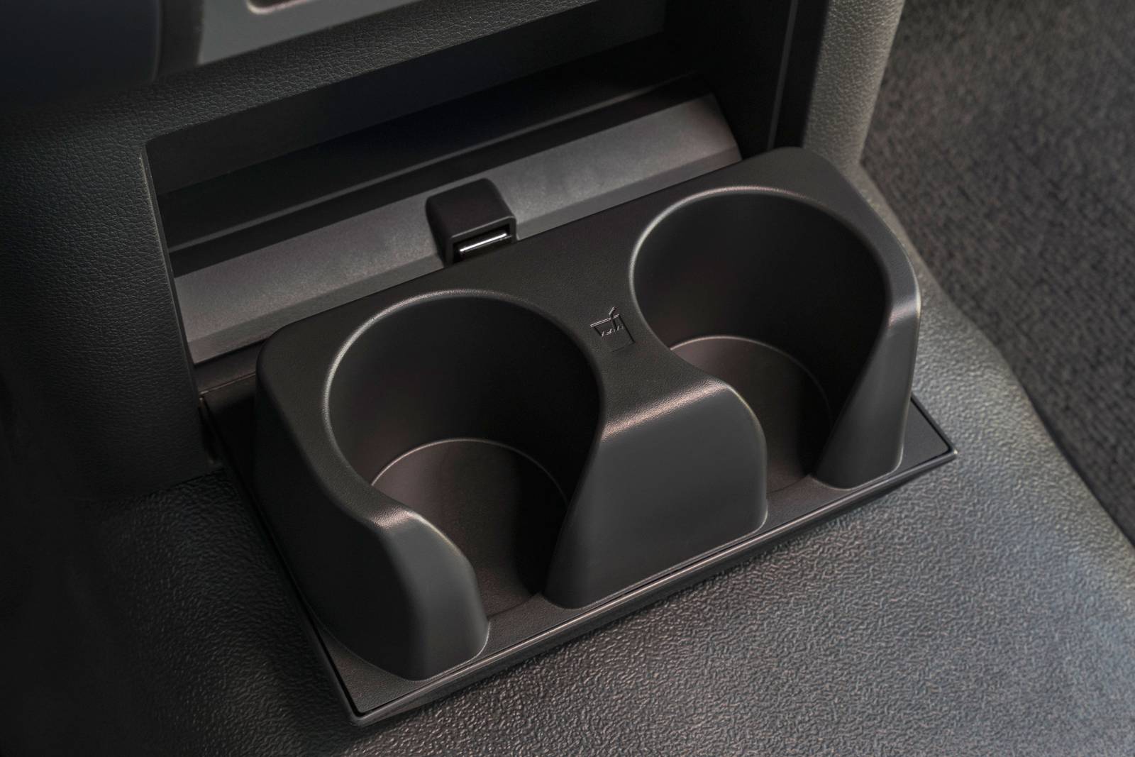 2018 Nissan Titan XD interior CUP