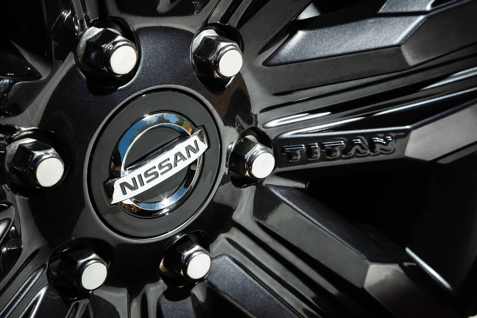 2020 Nissan Titan exterior EDETAIL