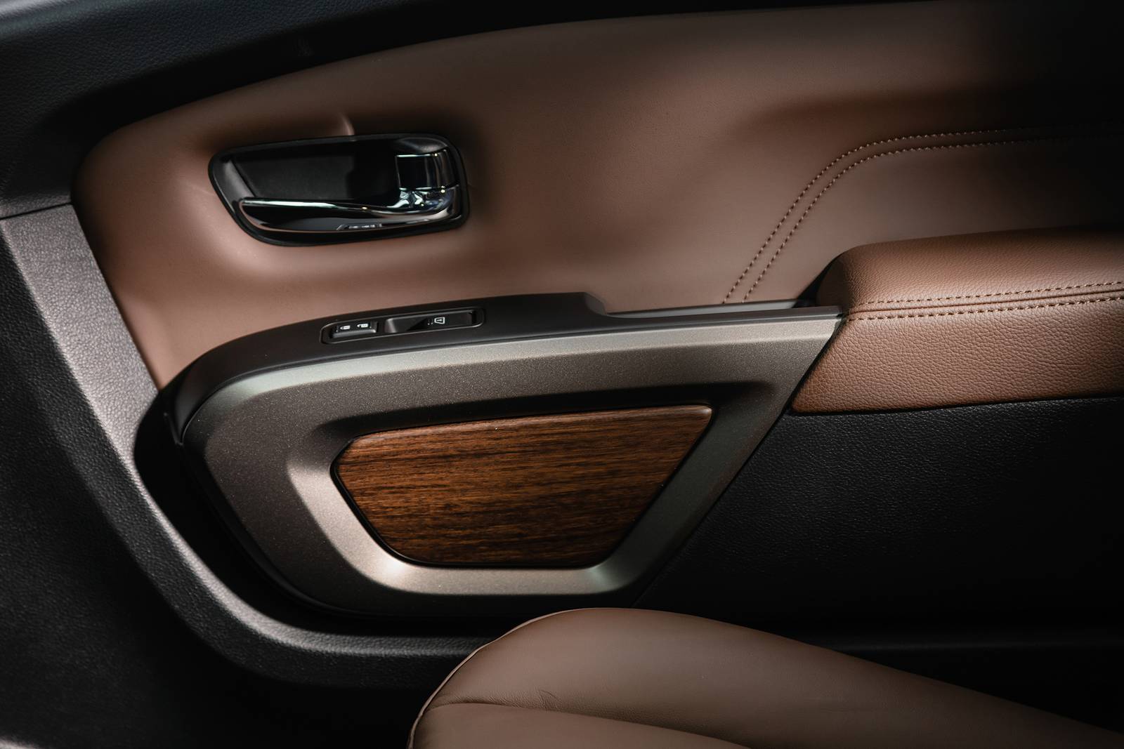 2020 Nissan Titan interior DETAIL
