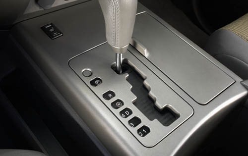 2004 Nissan Titan interior CC