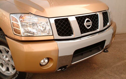 2004 Nissan Titan — OEM photo 2