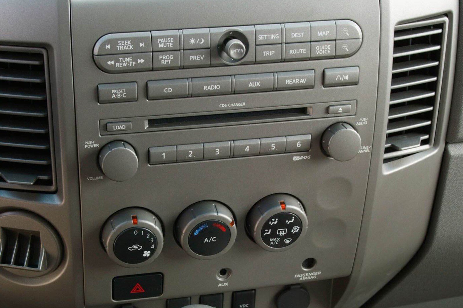 2007 Nissan Titan interior CC