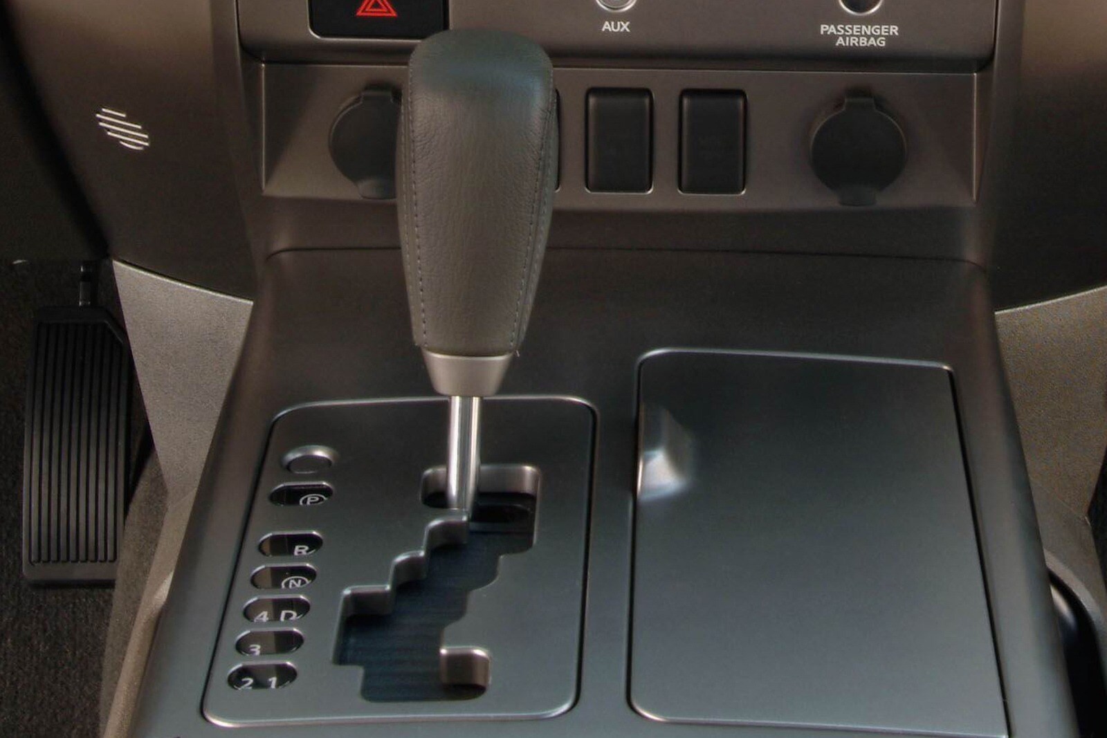 2007 Nissan Titan interior SHF