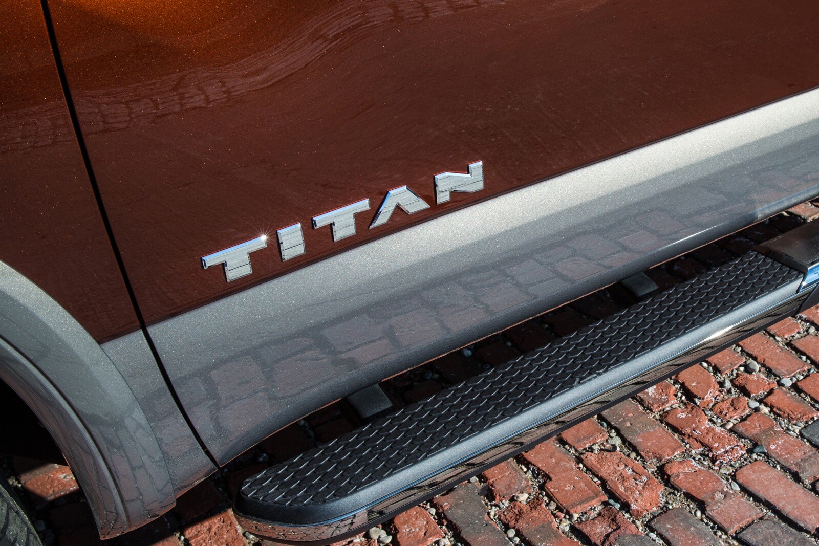2017 Nissan Titan exterior EDETAIL