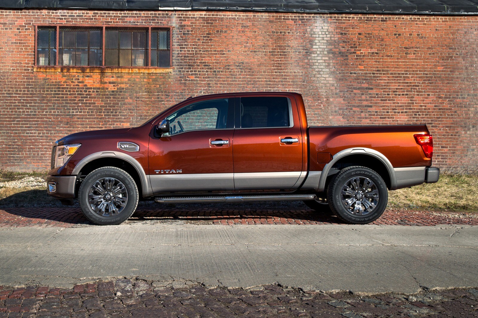 2017 Nissan Titan exterior FQ