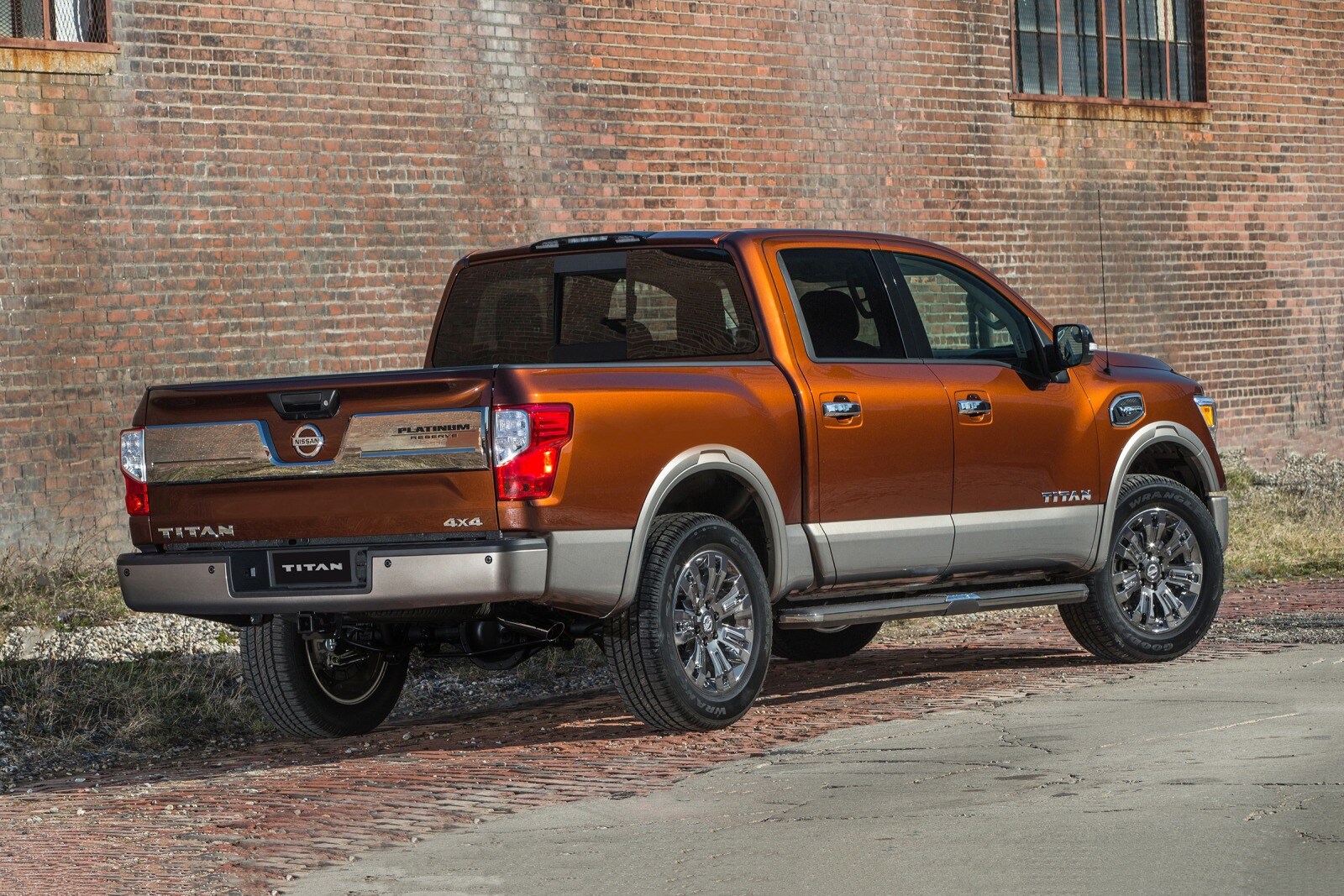 2017 Nissan Titan exterior F