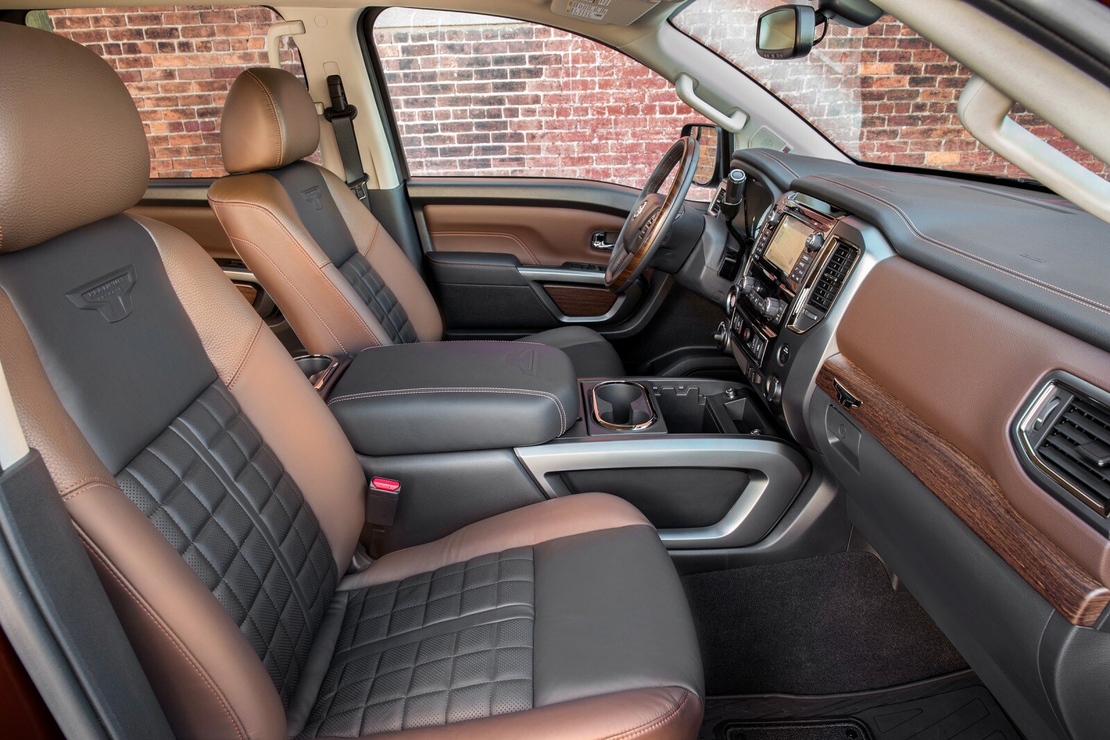 2017 Nissan Titan interior I
