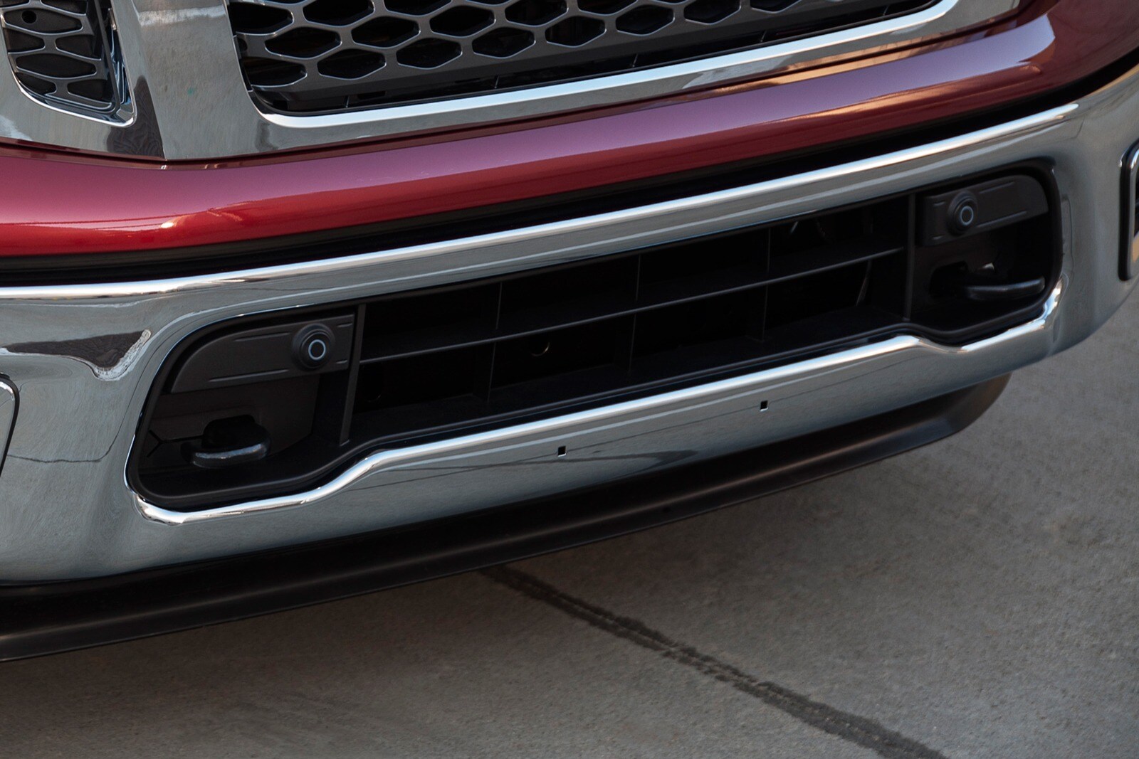 2017 Nissan Titan exterior EDETAIL