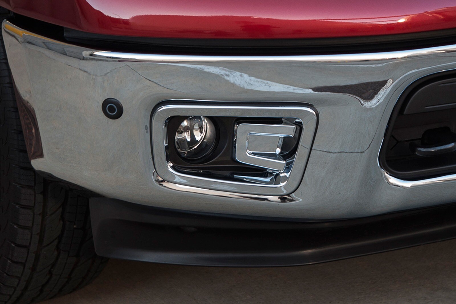 2017 Nissan Titan exterior FOG