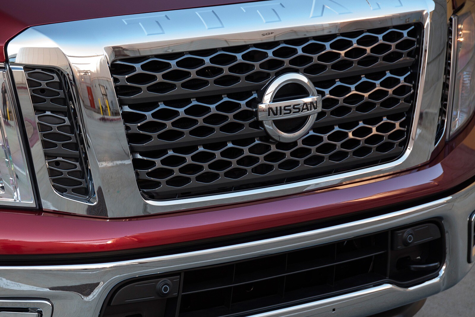 2017 Nissan Titan exterior FBDG