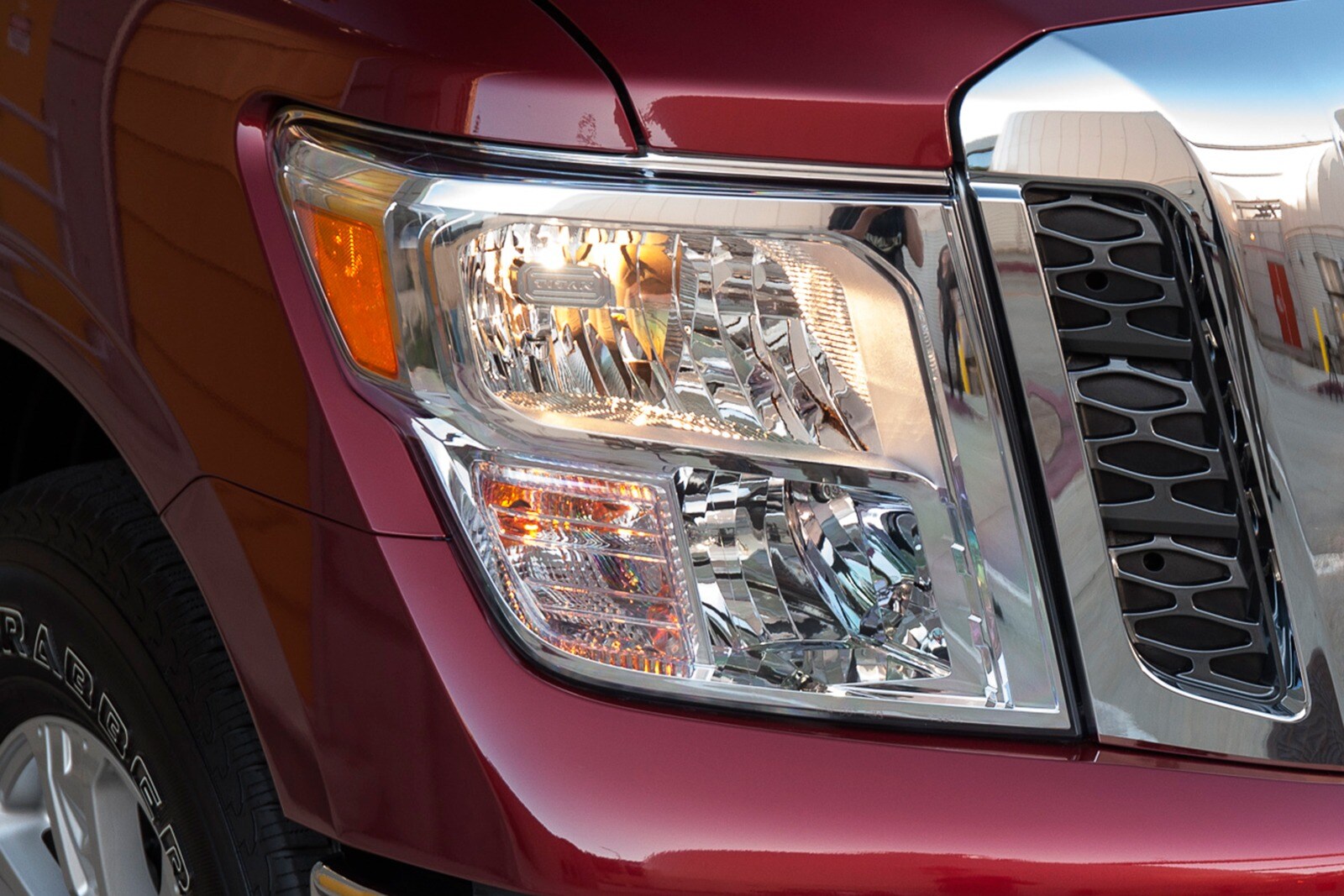 2017 Nissan Titan exterior EDETAIL