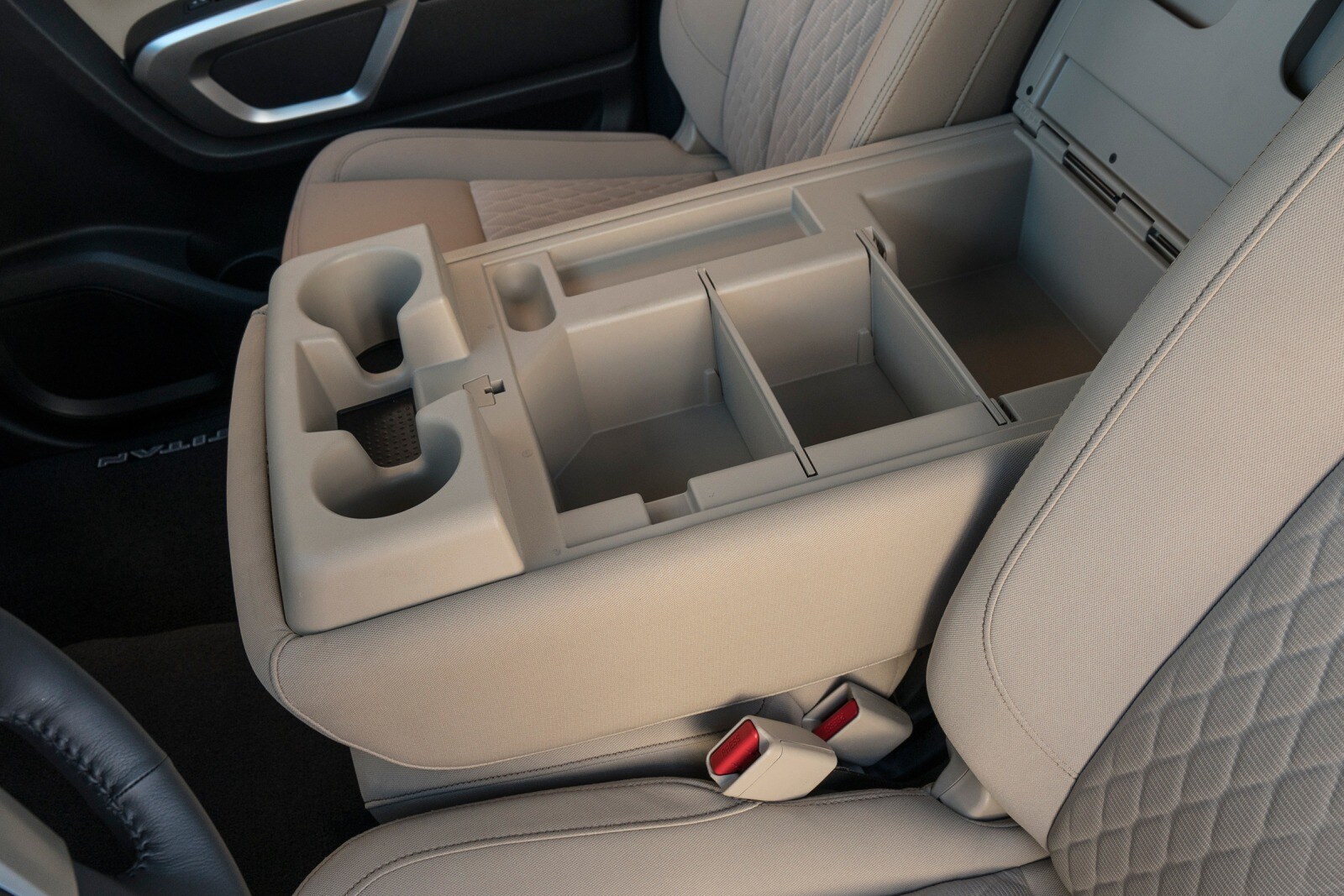 2017 Nissan Titan interior DETAIL