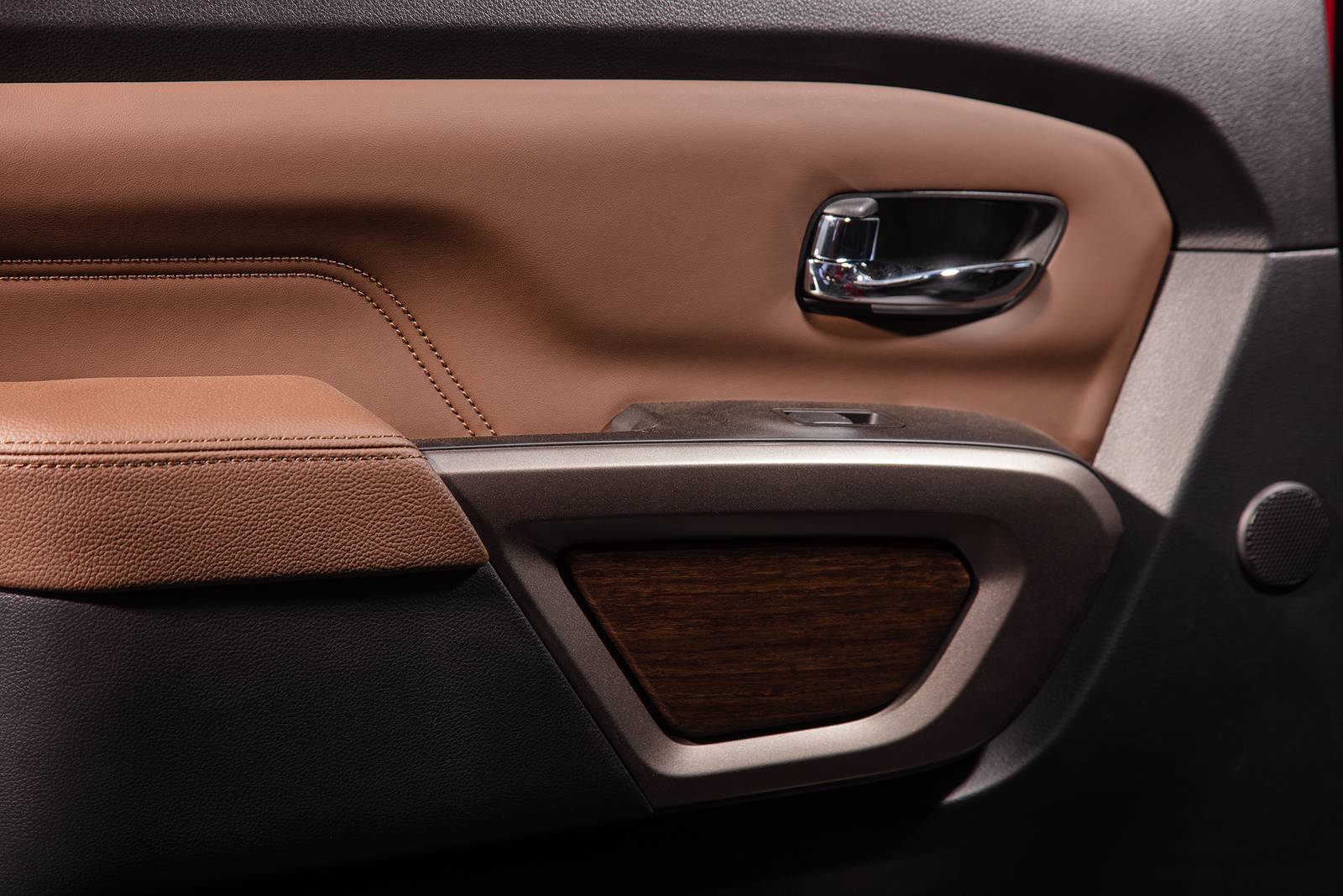2020 Nissan Titan interior DETAIL