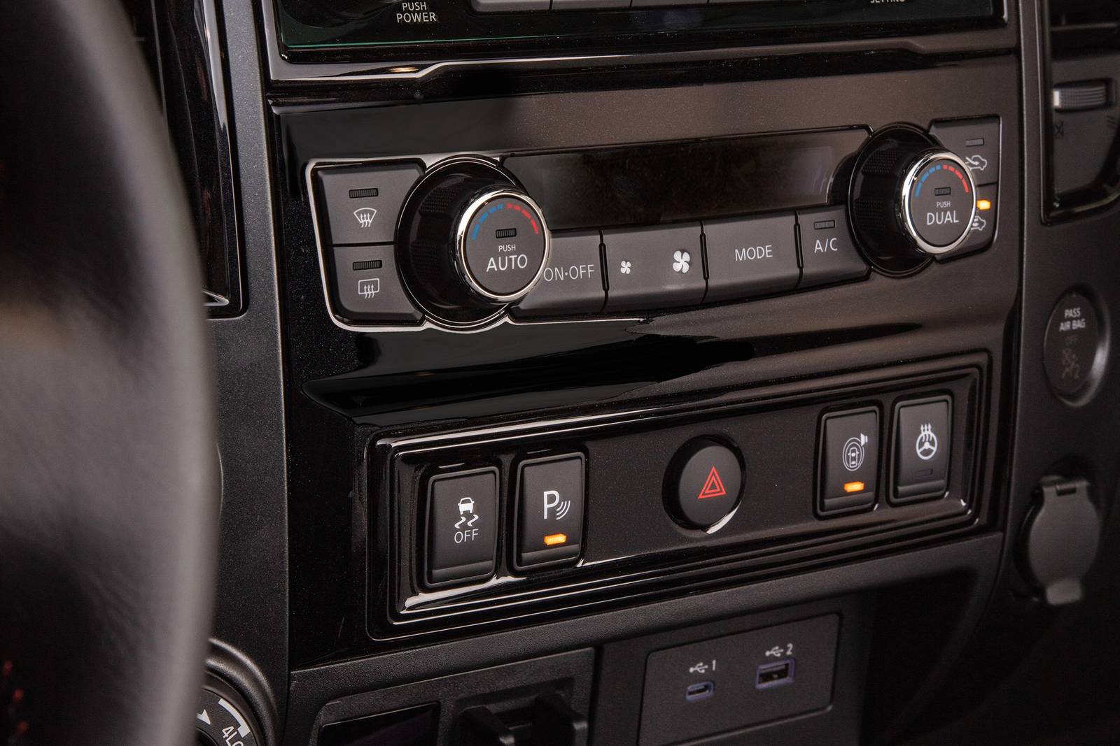 2021 Nissan Titan interior CC