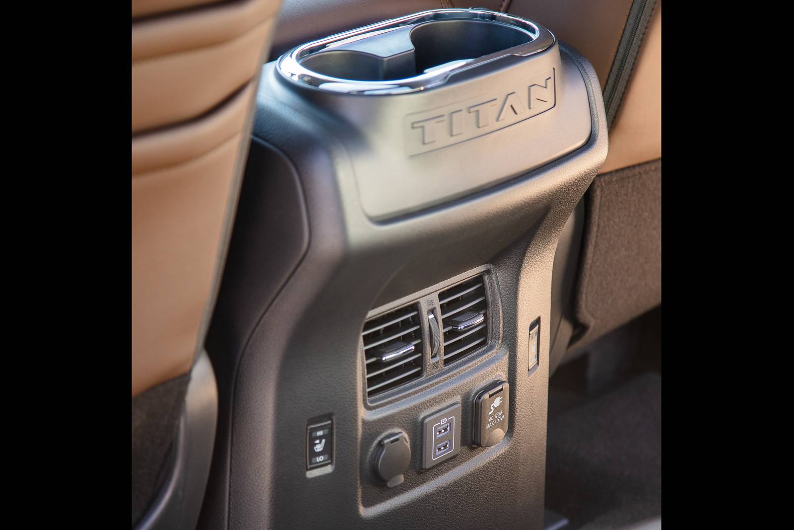 2021 Nissan Titan interior DETAIL