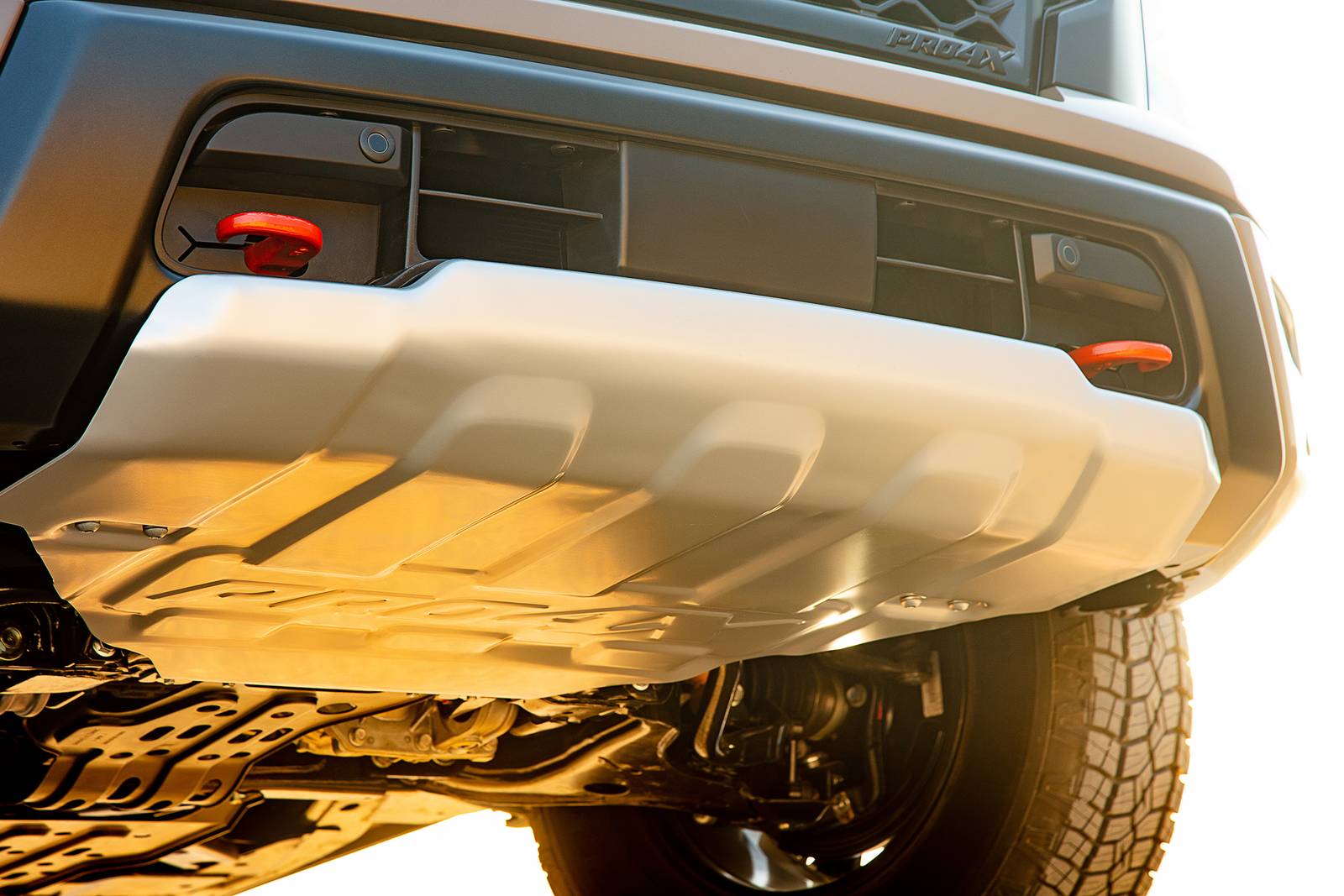 2024 Nissan Titan — OEM photo 4