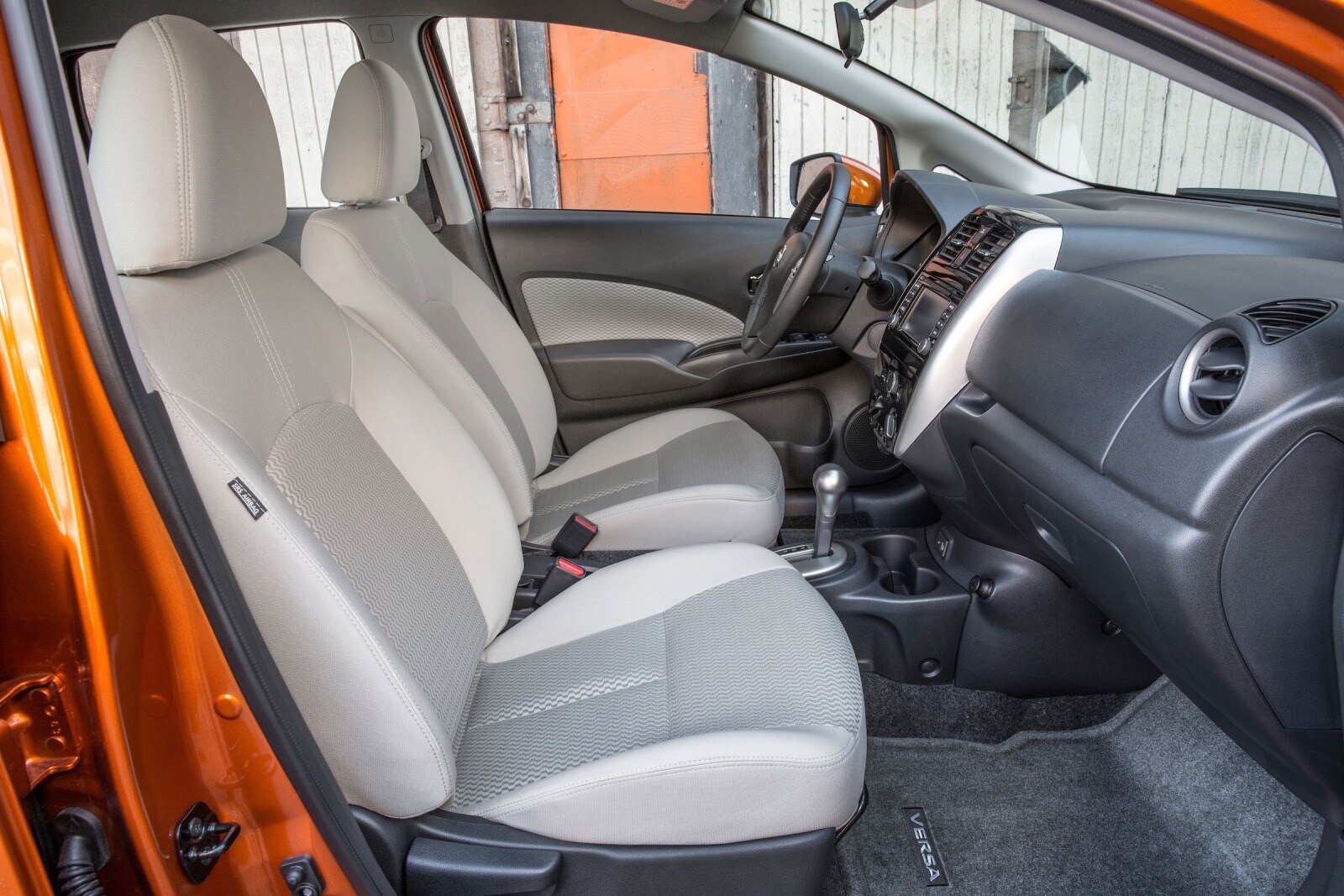 2017 Nissan Versa Note interior I