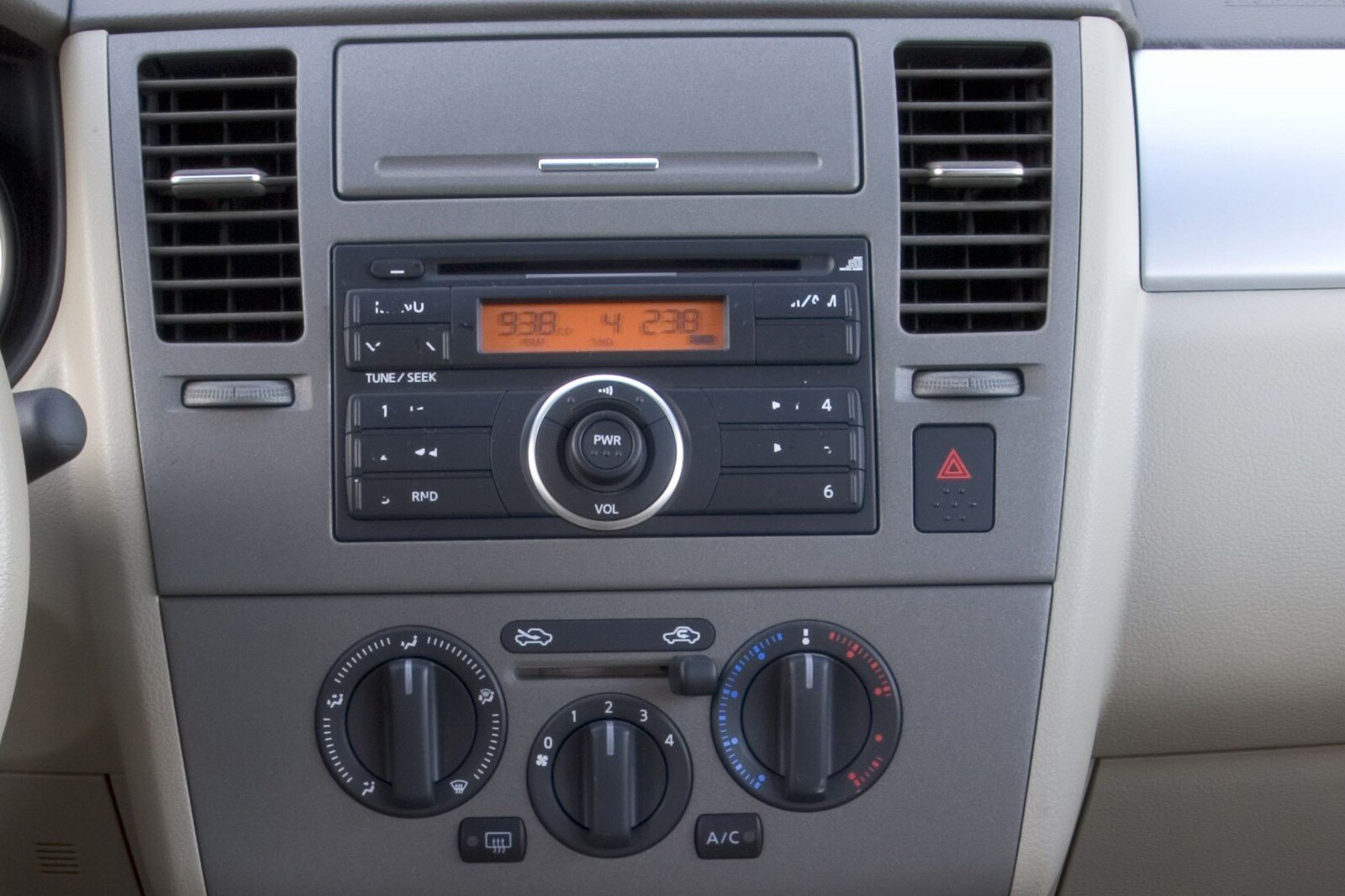 2007 Nissan Versa interior CC