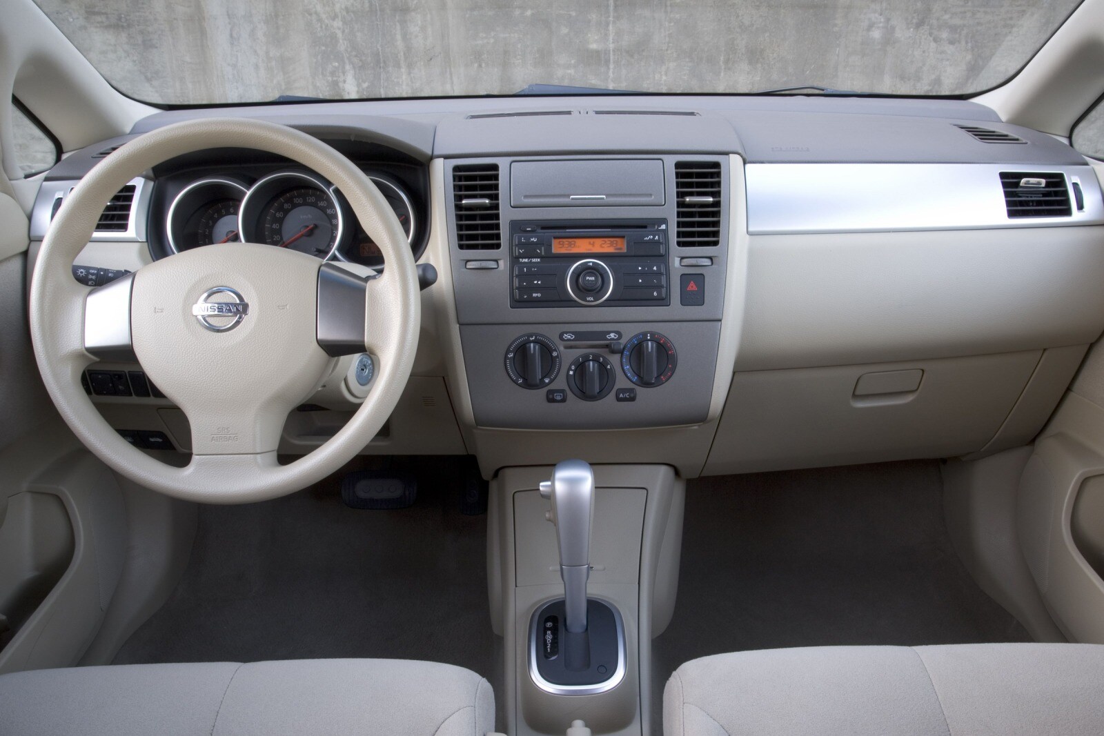 2007 Nissan Versa interior D