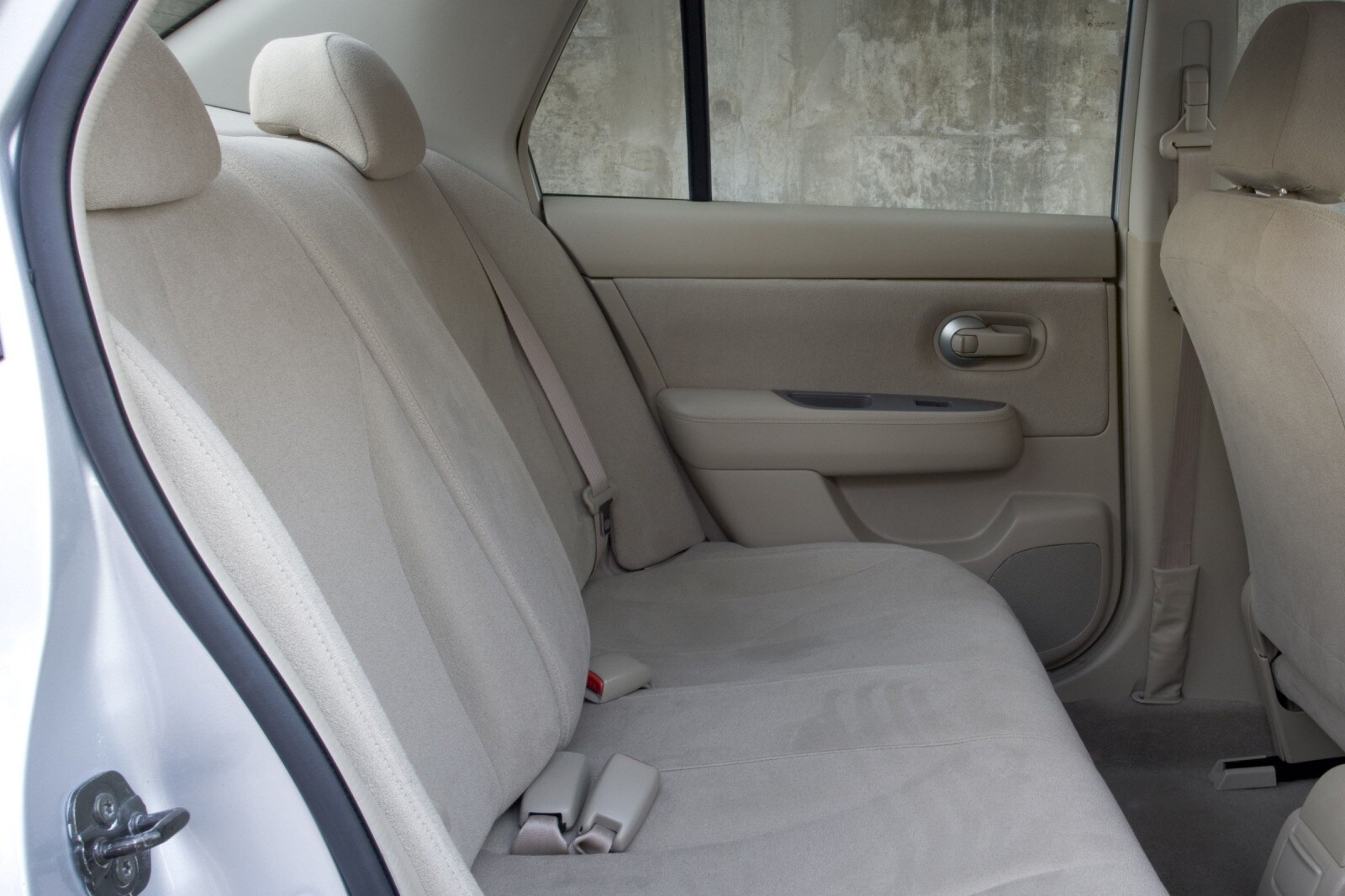 2007 Nissan Versa interior RI