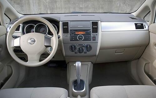 2008 Nissan Versa interior D