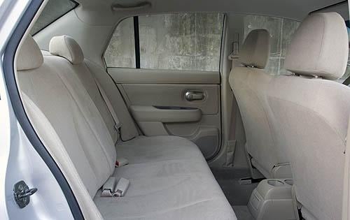 2008 Nissan Versa interior RI