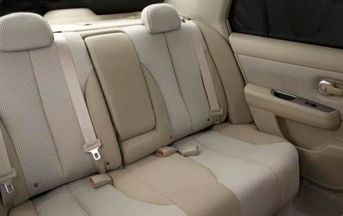 2009 Nissan Versa interior RI