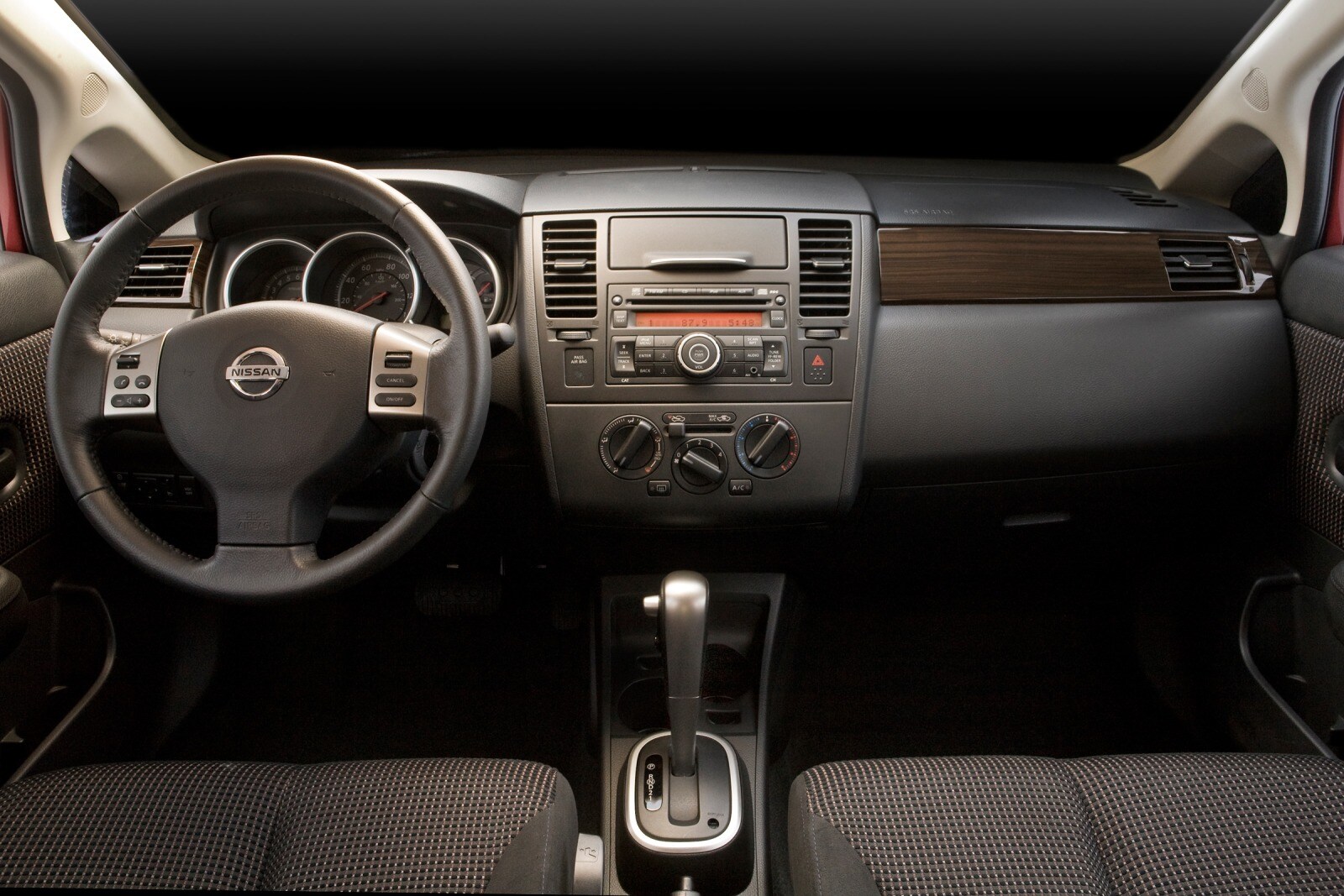 2010 Nissan Versa front safety D