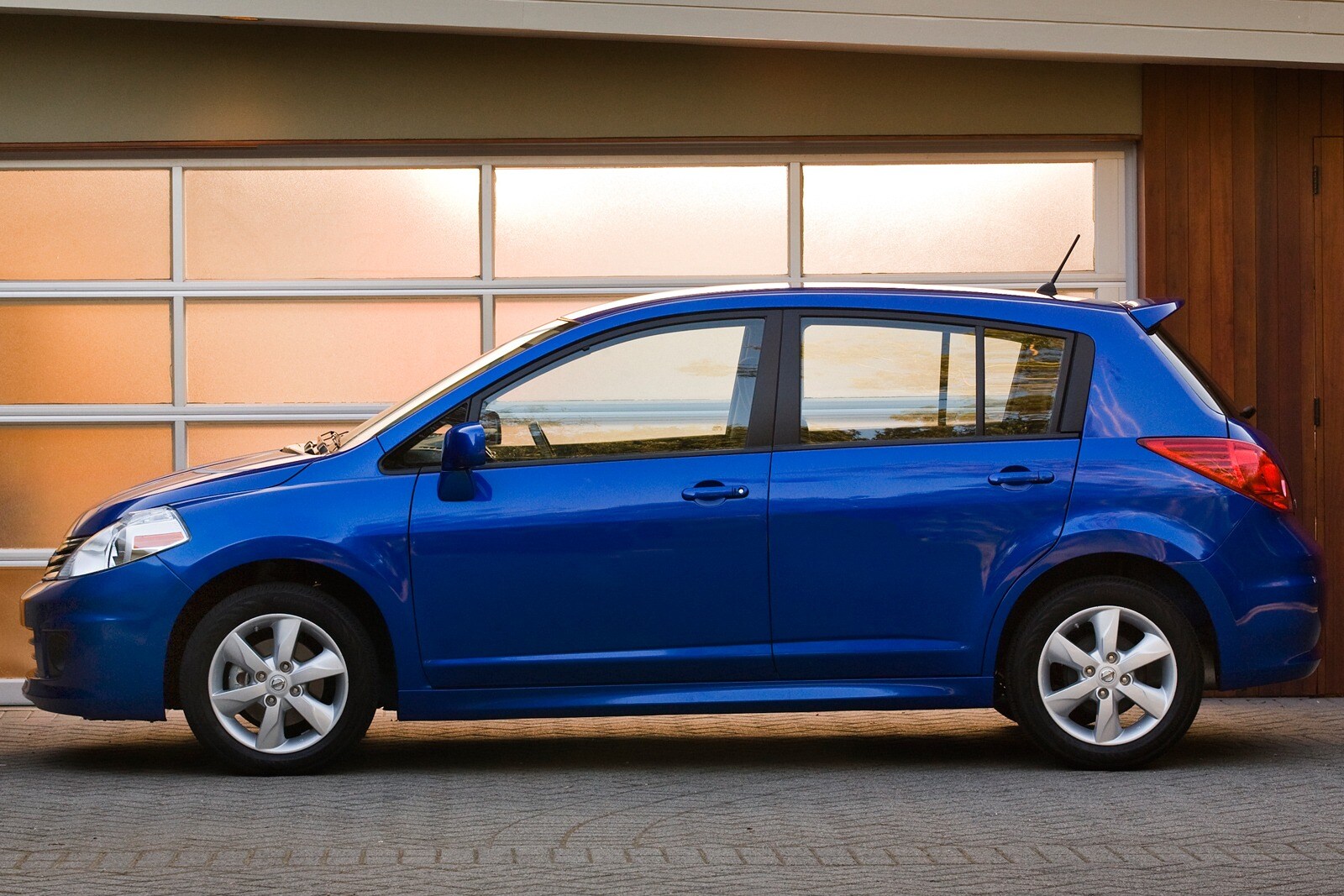 2010 Nissan Versa exterior F