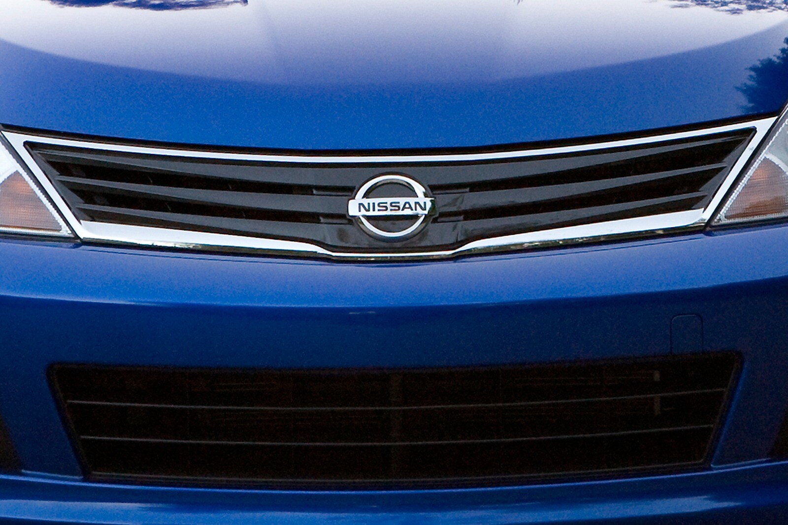 2010 Nissan Versa exterior FBDG