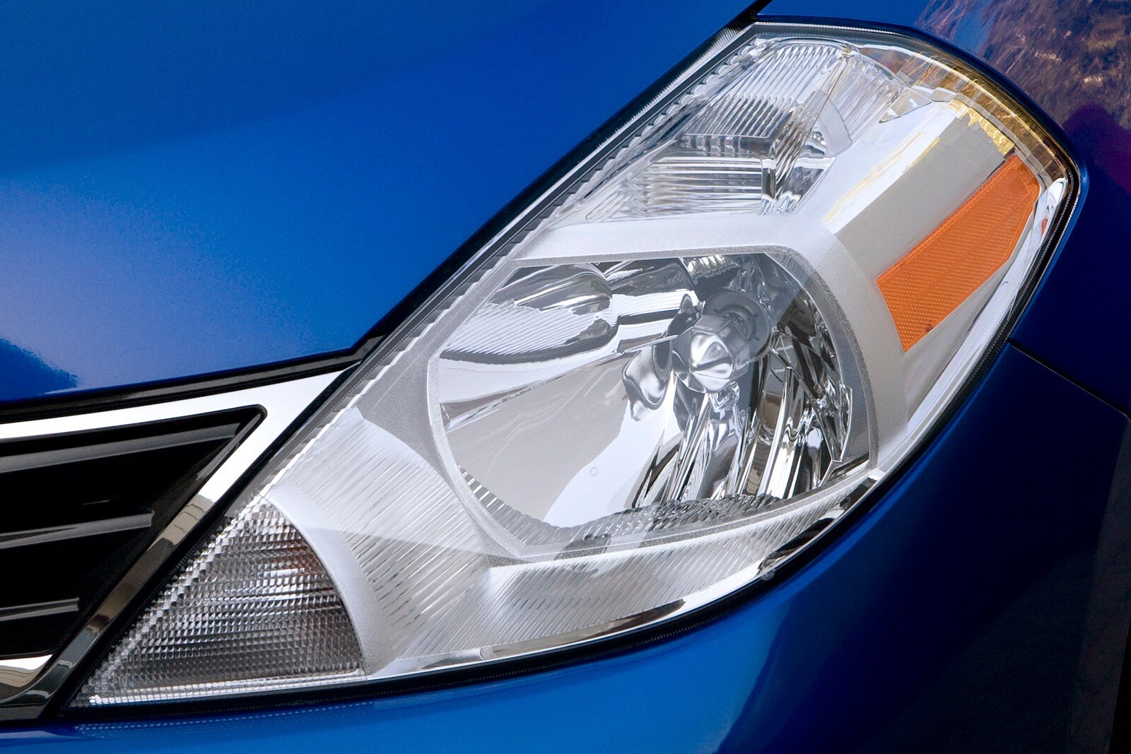 2010 Nissan Versa exterior EDETAIL