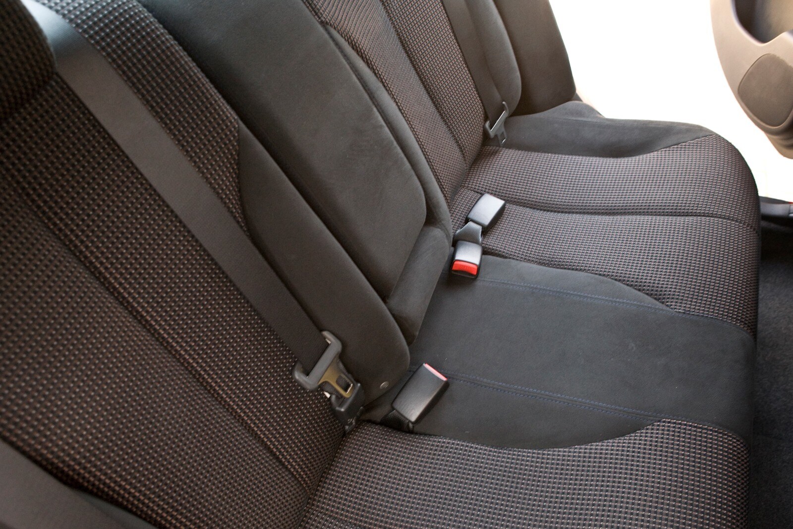 2010 Nissan Versa interior RI