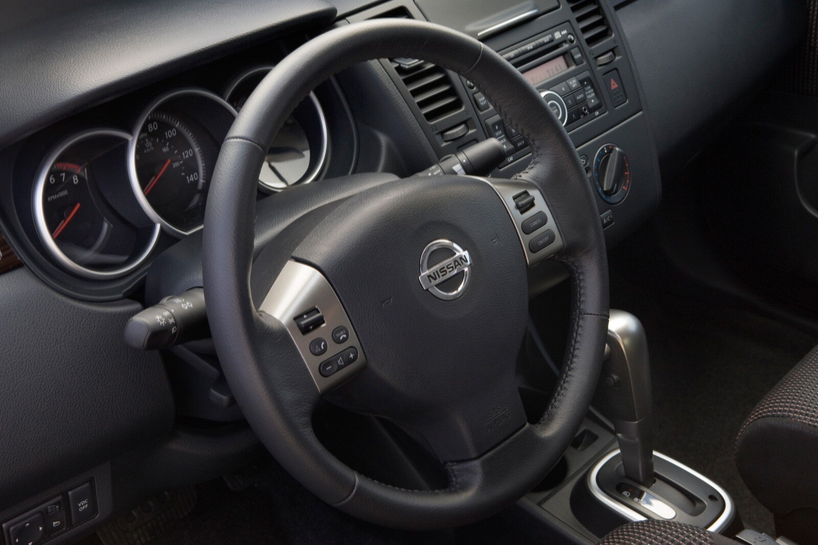 2010 Nissan Versa interior SWD
