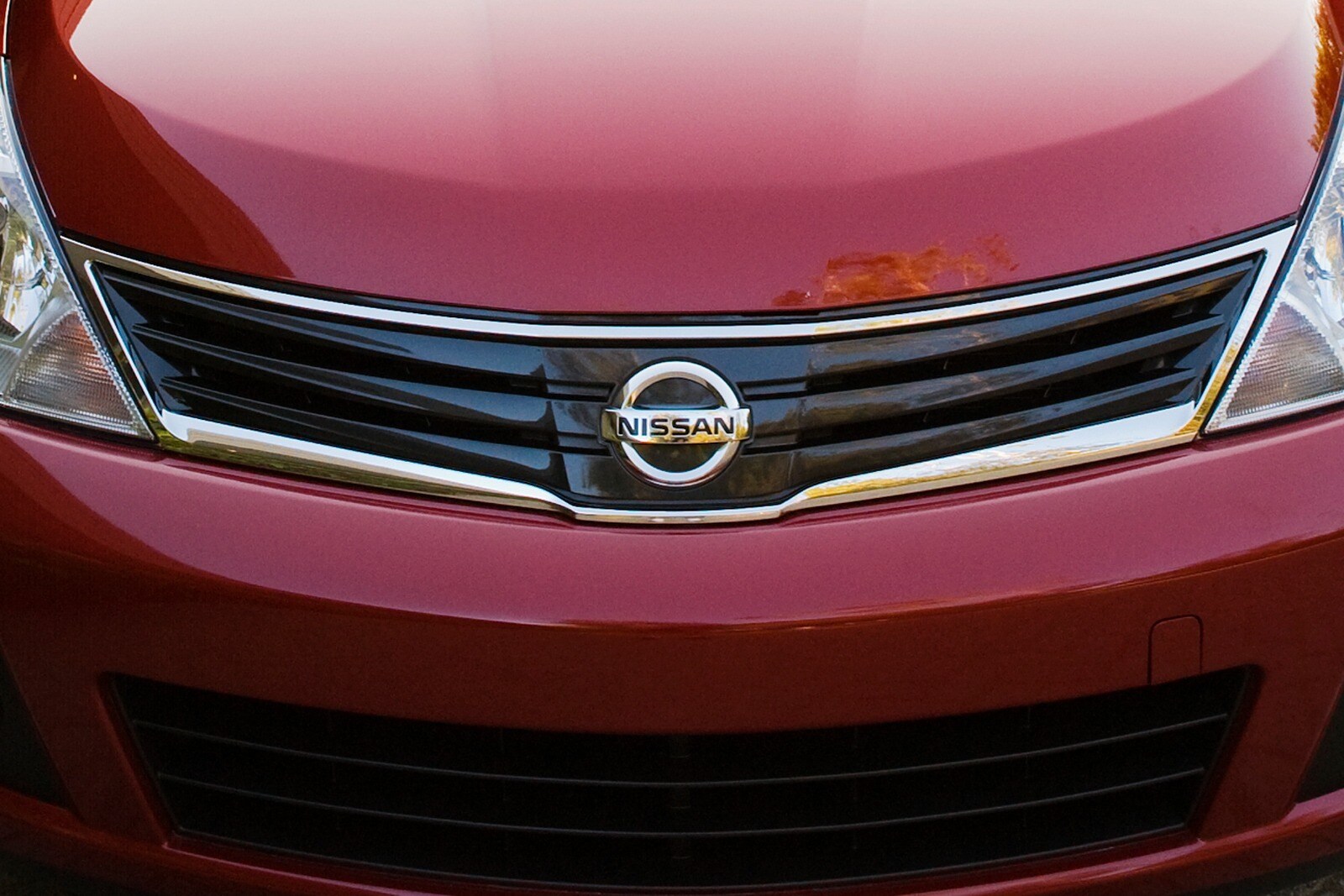 2010 Nissan Versa exterior FBDG