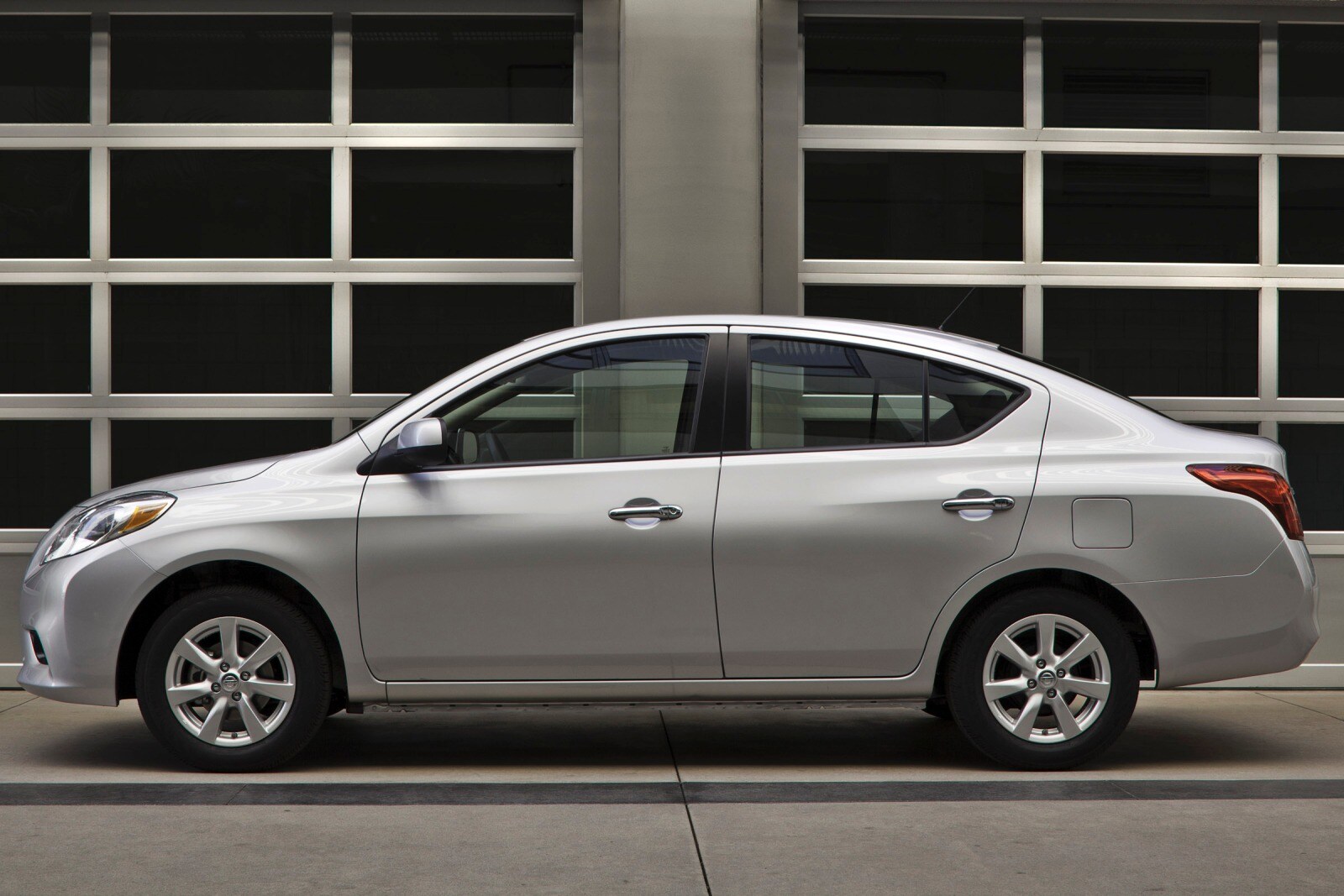 2012 Nissan Versa 1.6 SL Sedan Exterior