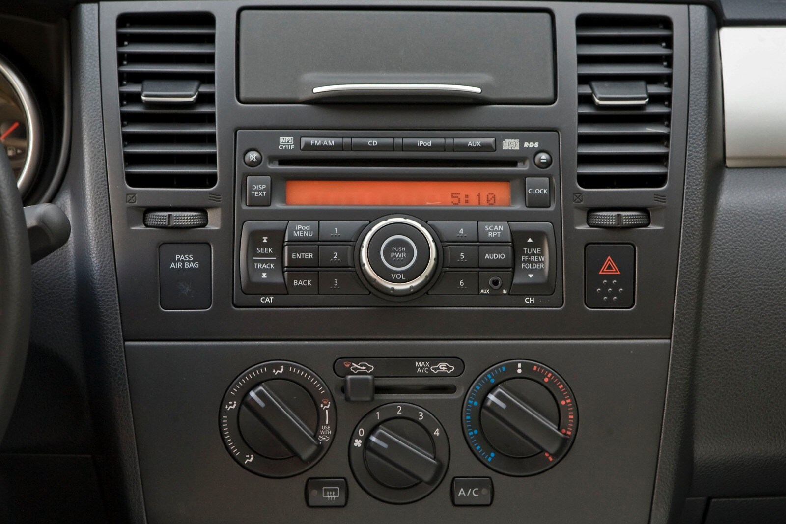 2012 Nissan Versa interior CC