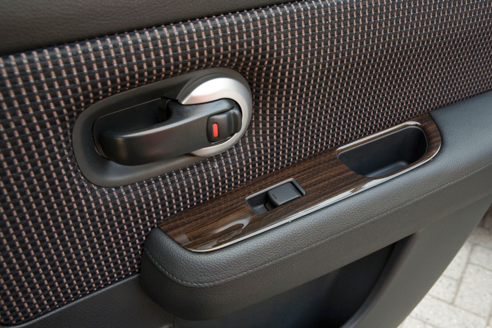 2012 Nissan Versa interior DETAIL