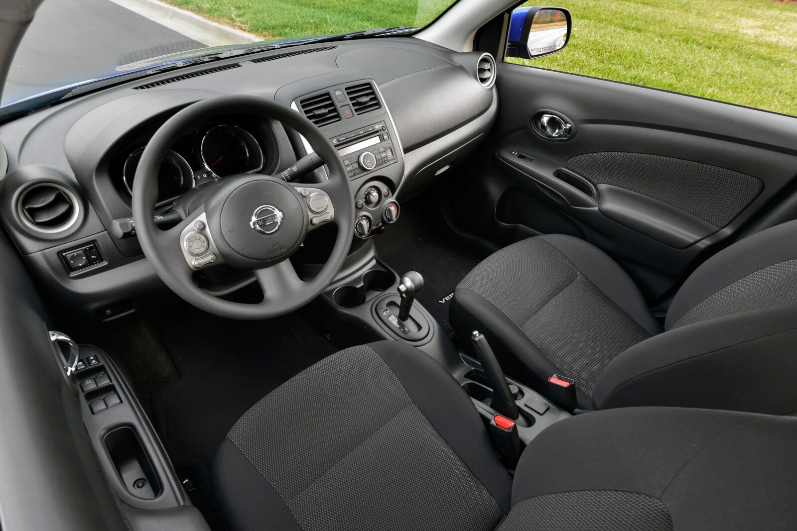 2014 Nissan Versa interior I