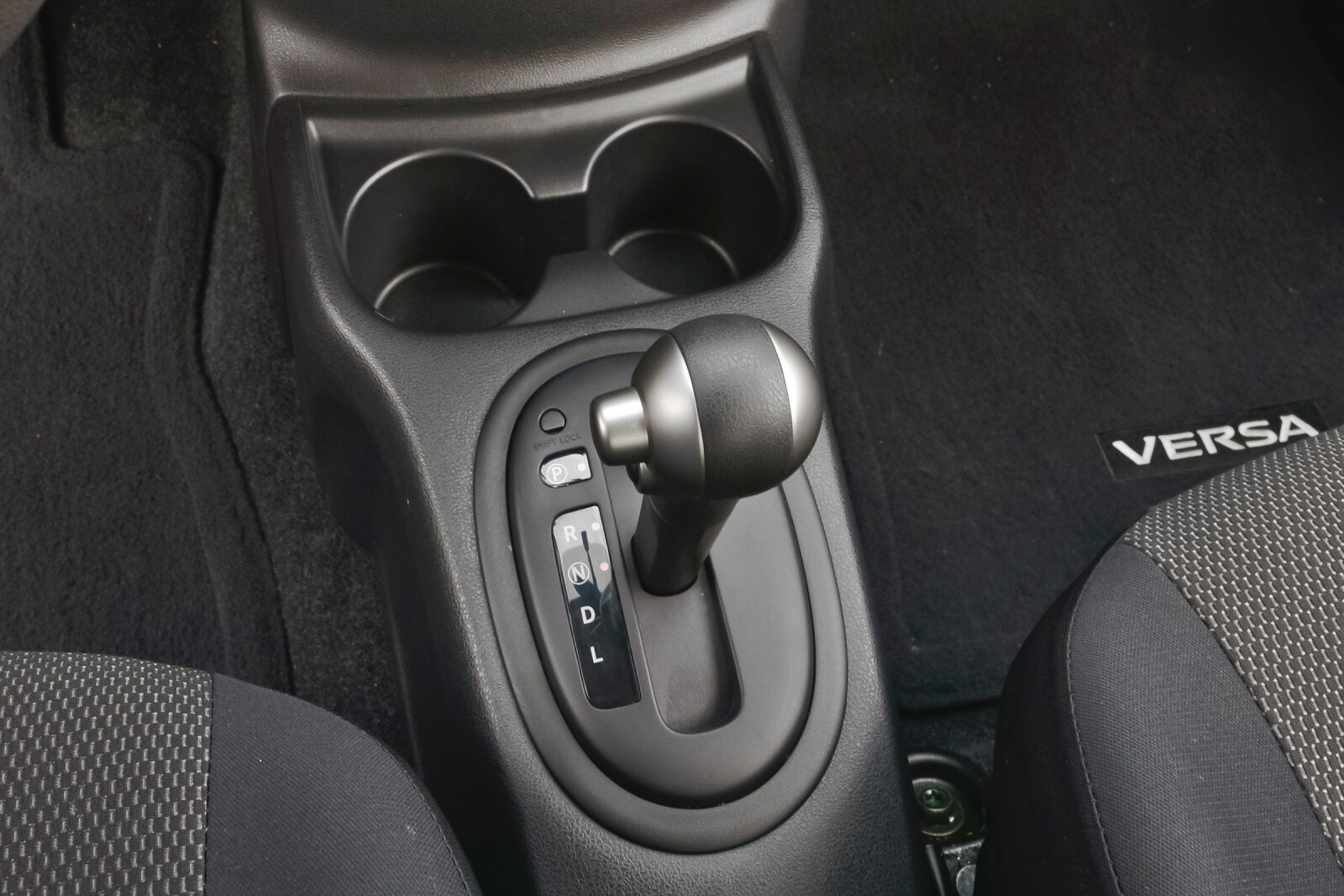 2014 Nissan Versa interior SHF