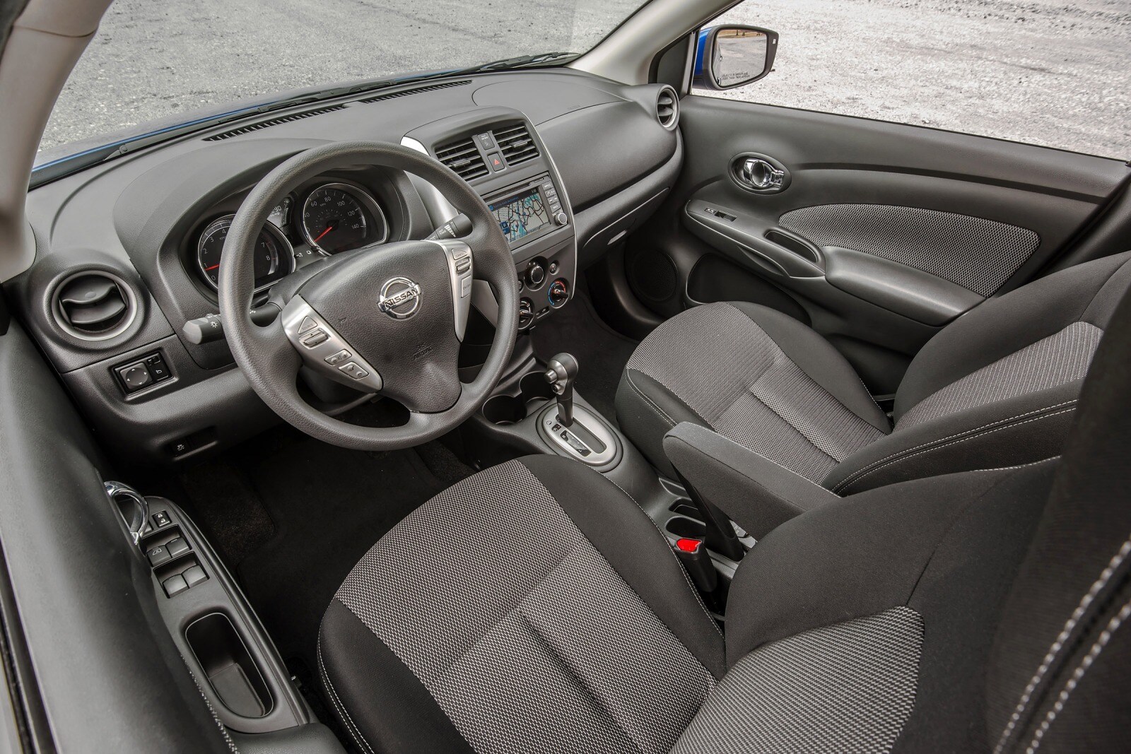 2016 Nissan Versa interior I