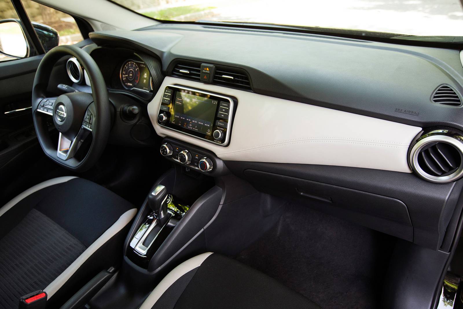 2020 Nissan Versa interior D