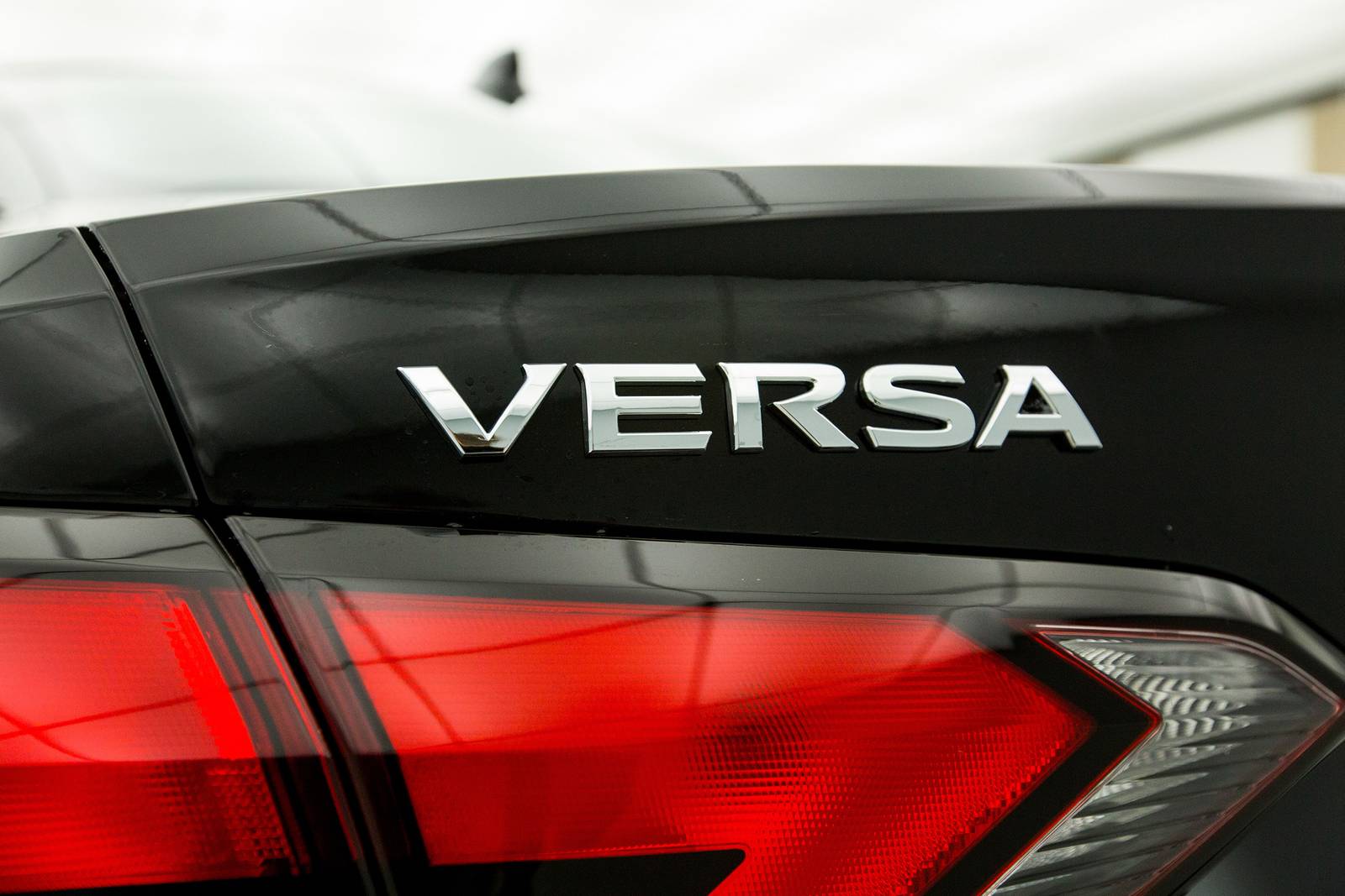 2020 Nissan Versa — OEM photo 3