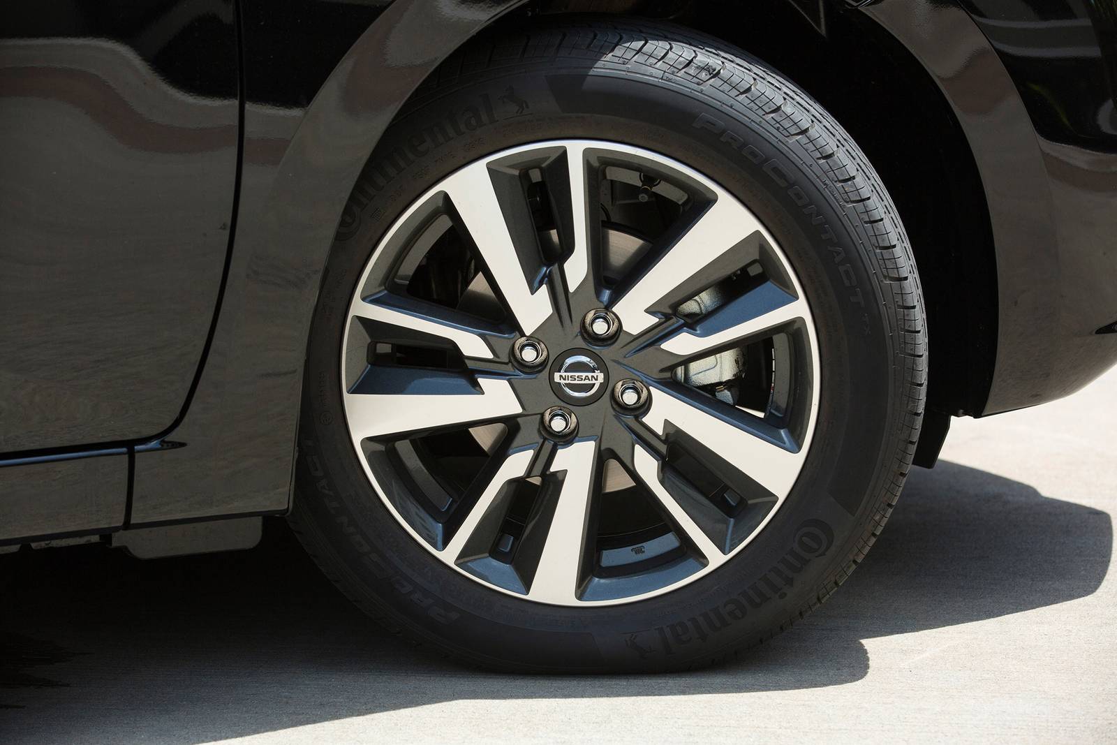 2020 Nissan Versa — OEM photo 5